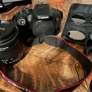 Canon EOS Rebel T5i Camera Kit - Black